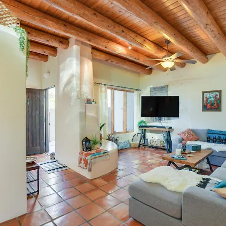 Bright Santa Fe Condo About Half-Mi To Meow Wolf!